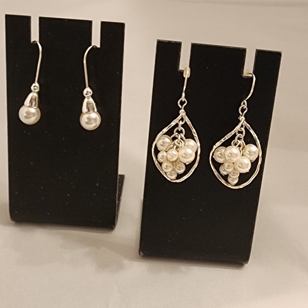 Womens costume jewelry silver tone pearl earrings.